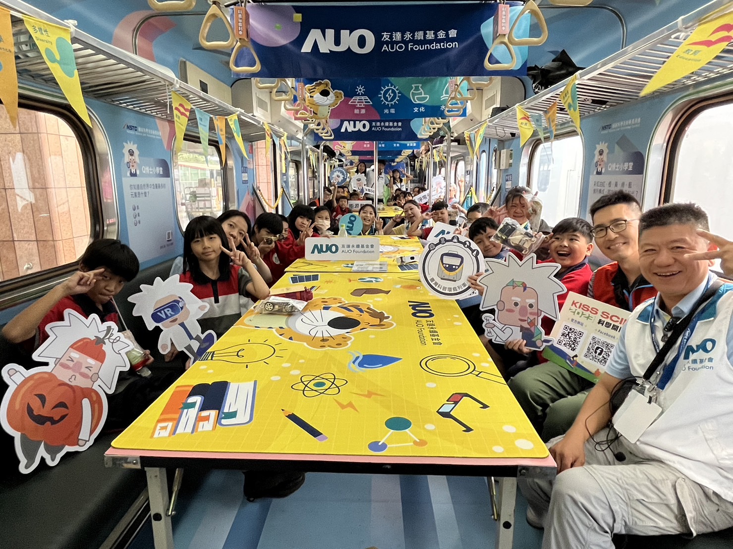 G22恒峰永續基金會參與「臺灣科普環島列車」，設計基礎科學車廂課程，以「淨零碳排和永續能源」為主題，讓學生透過創意實驗認識淨零知識，以及思考生活中的減碳行為